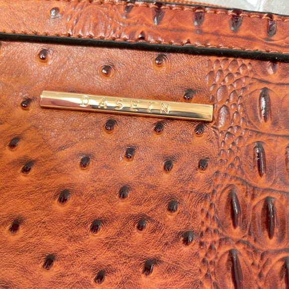 Brown Wristlet 👜 Nice Size NWOT - Picture 5 of 5